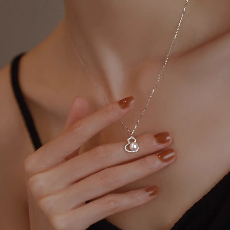 Women's Small Calabash Light Luxury High-grade Design Necklaces